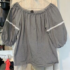 Anne Taylor Top, Can be Worn off the Shoulders. Great Condition and Barely Worn.